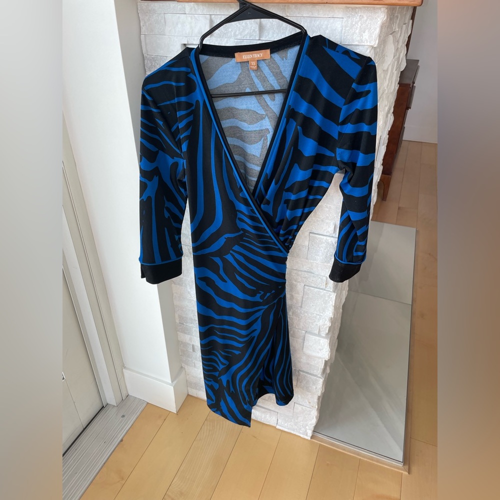 Ellen Tracy black blue true wrap dress size XS, full wrap, 3/4 sleeve, zebra y2k